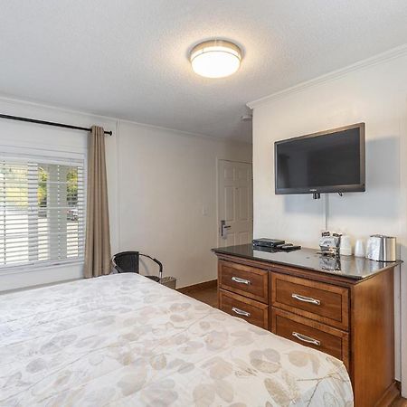 Vineyard Valley Inn Cloverdale Buitenkant foto