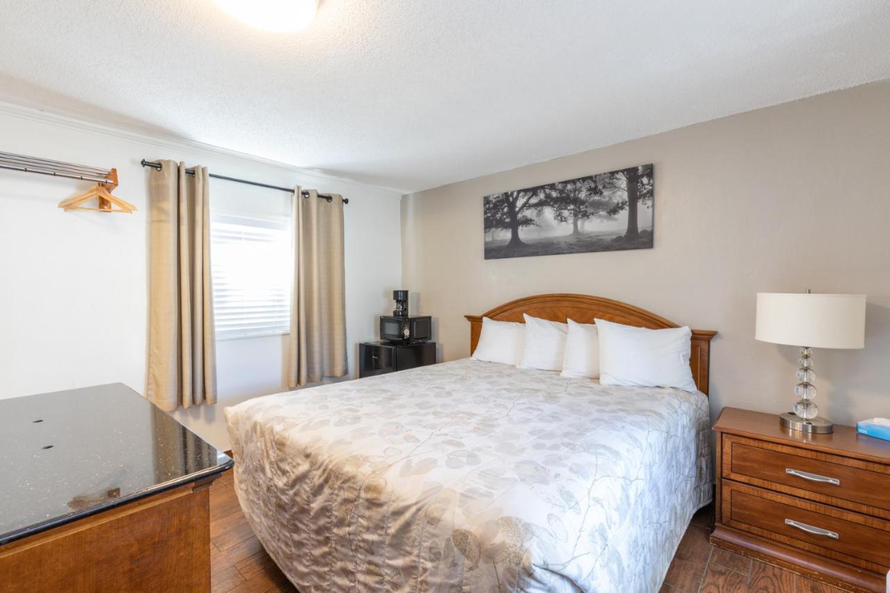 Vineyard Valley Inn Cloverdale Buitenkant foto