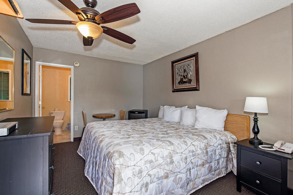 Vineyard Valley Inn Cloverdale Buitenkant foto