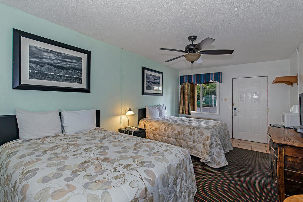 Vineyard Valley Inn Cloverdale Buitenkant foto