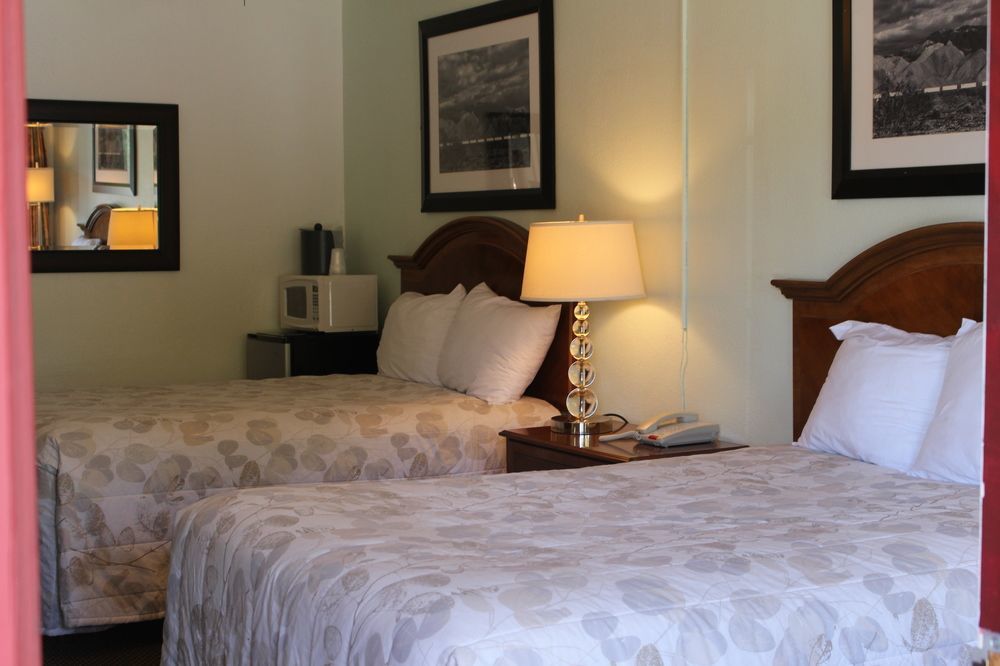 Vineyard Valley Inn Cloverdale Buitenkant foto